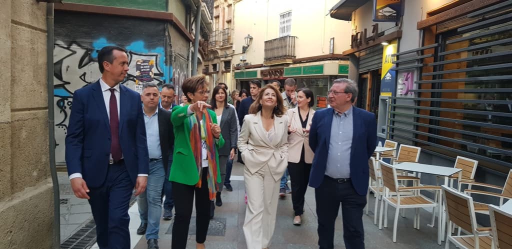 Adriana Valverde y la ministra de Transportes, Movilidad y Agenda Urbana, Raquel Sánchez, durante su visita reciente a Almería