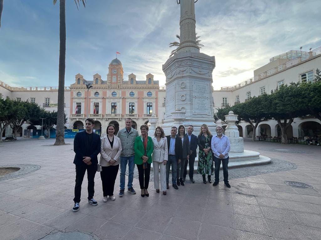 Momento del recorrido de la ministra por la ciudad