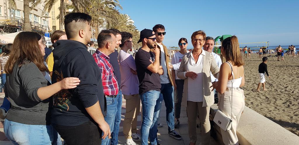 Adriana Valverde, candidata del PSOE a la Alcaldía de Almería durante el encuentro mantenido con jóvenes de la ciudad.