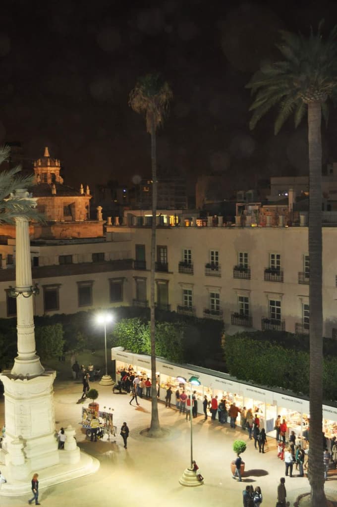 Plaza Vieja con la Feria del Libro